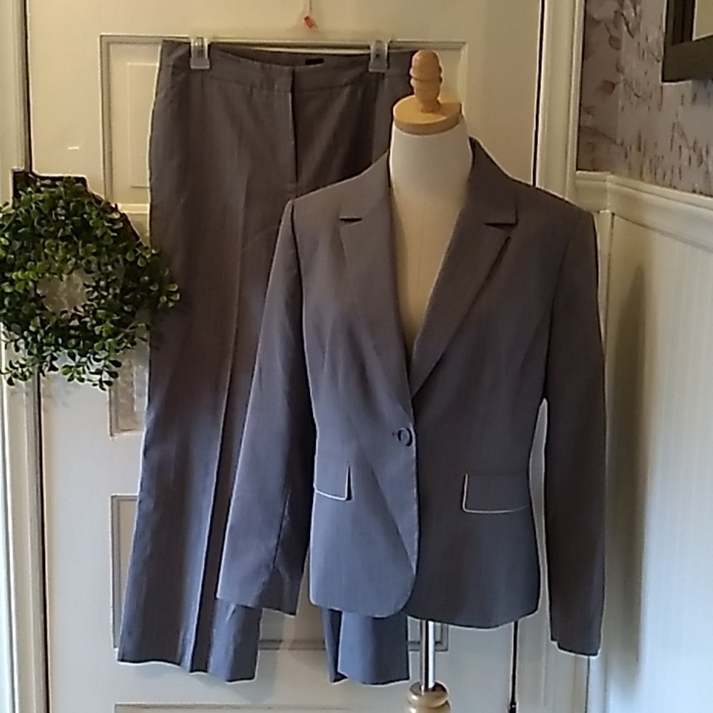 Vintage 1990s Y2K Tahari Arthur S. Levine gray stripped suit 12P